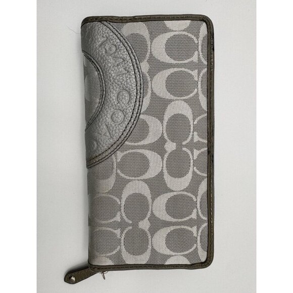 Vintage Rare Coach Wallet Medallion Circle Patchwork Metallic Silver/Gold Zip - Picture 2 of 6